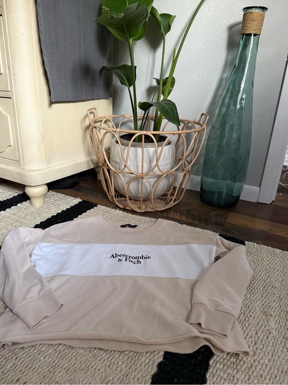 Abercrombie & Fitch Beige and White Colorblock Sweatshirt